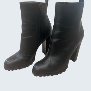 ALDO Black Leather Ankle Boots with Chunky Heel - Size 6.5